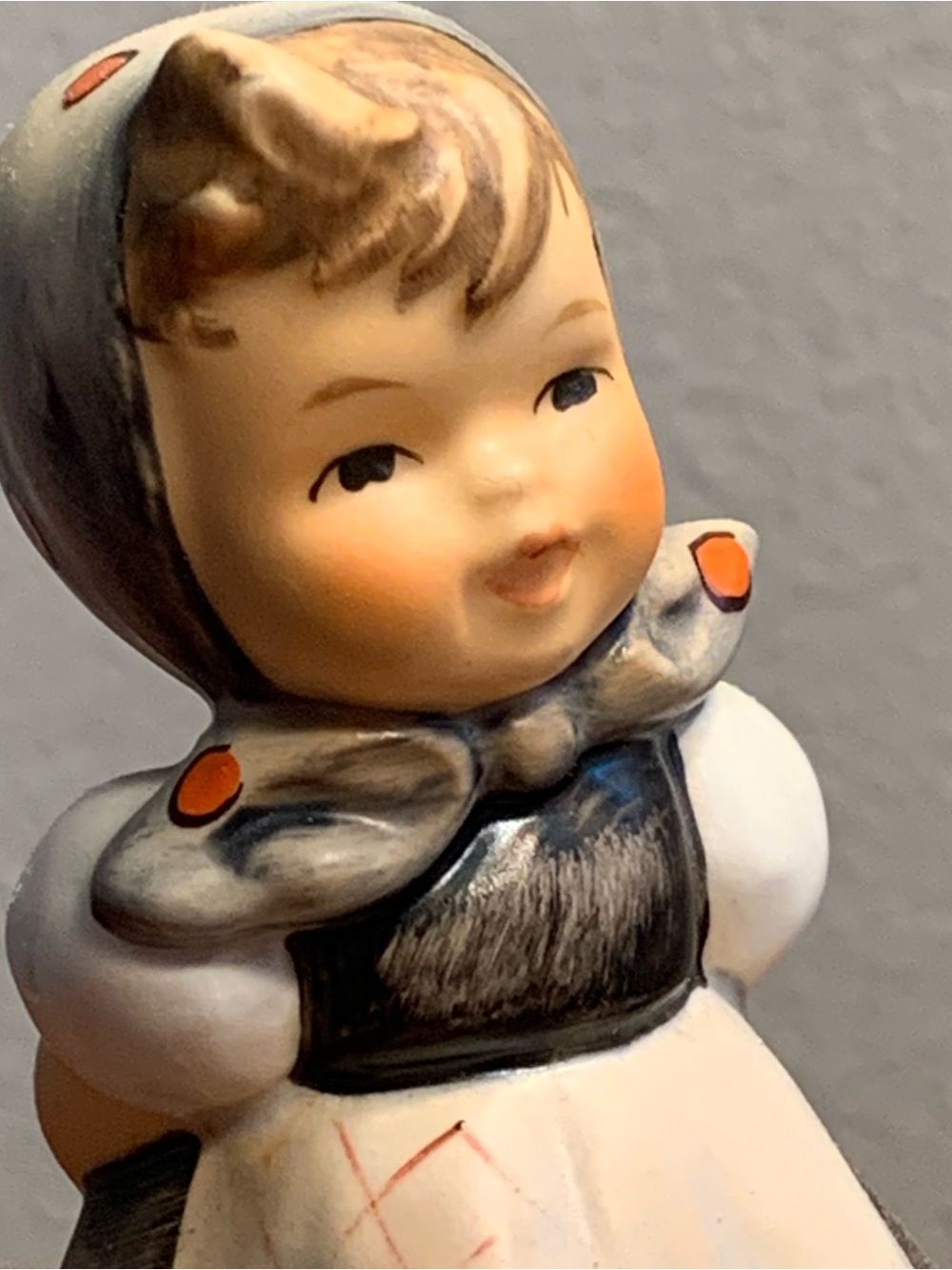 Goebel Hummel “All Smiles” Hum #498 TMK 7 (1997)